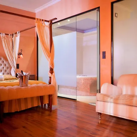 Anastazia Luxury & 2*